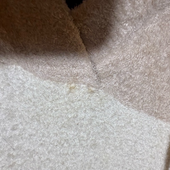 Barefoot Dreams  Tan and Cream Hooded Sweater size L/XL - Picture 7 of 11